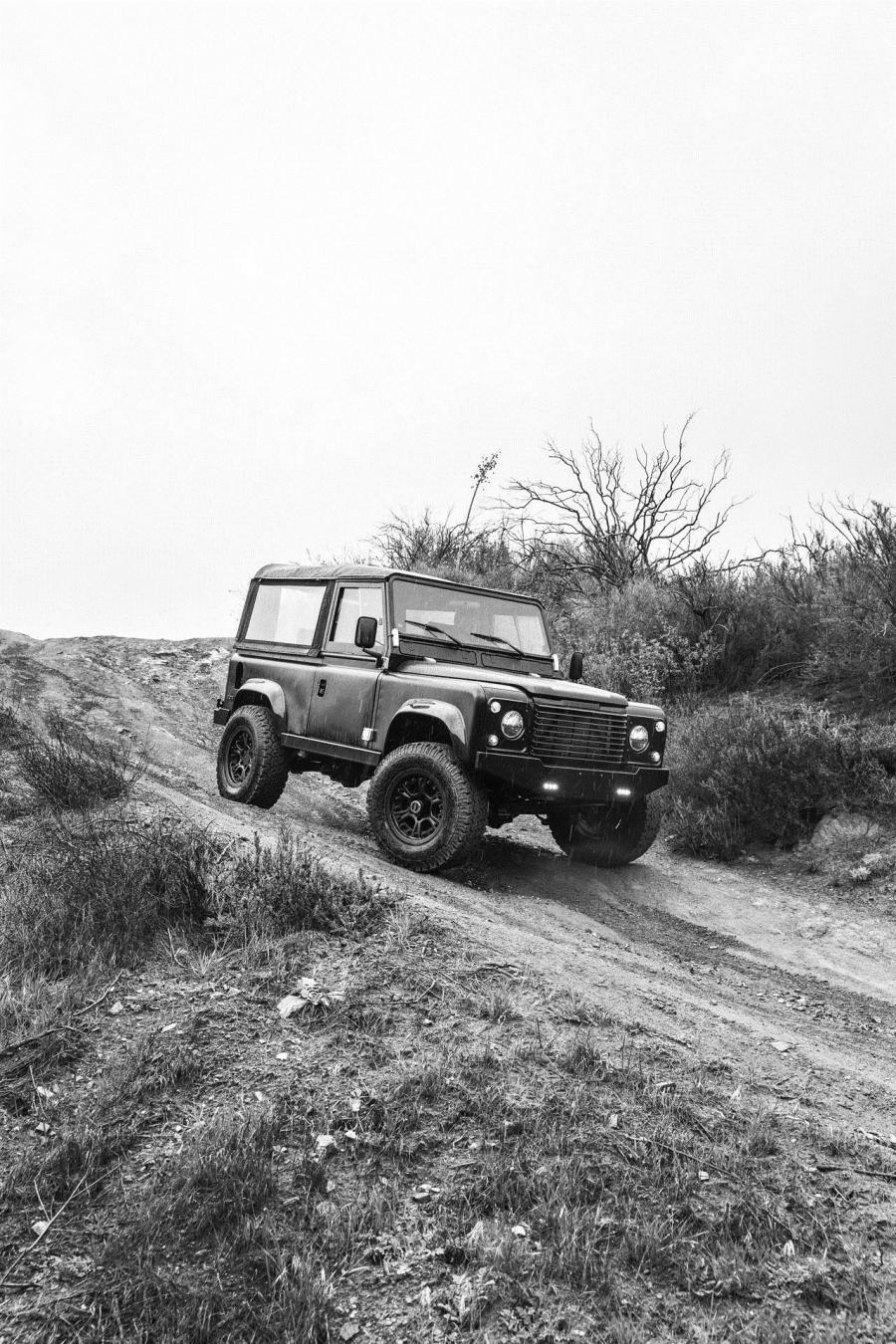  Land Rover Defender 90 by Icon 2014 года  (фото 17 из 63)
